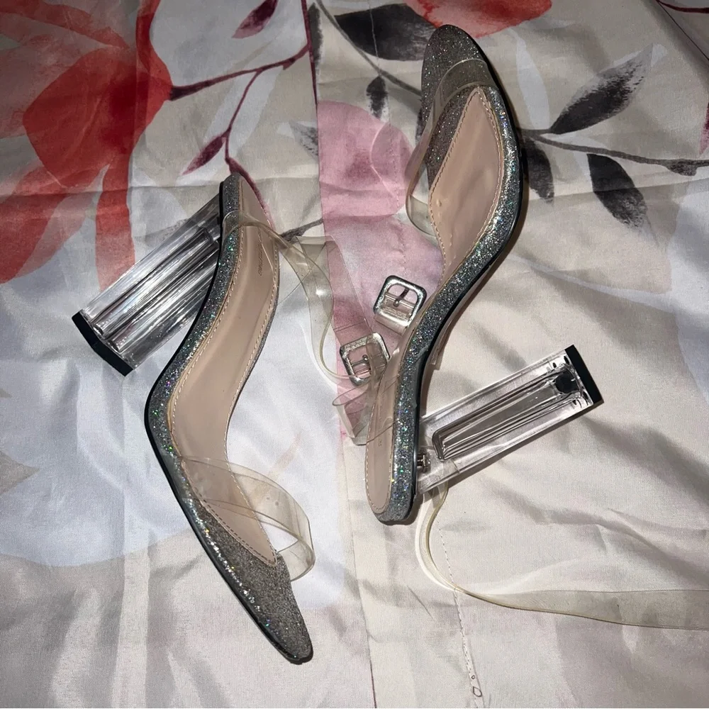 Heels - Picture 3 of 3